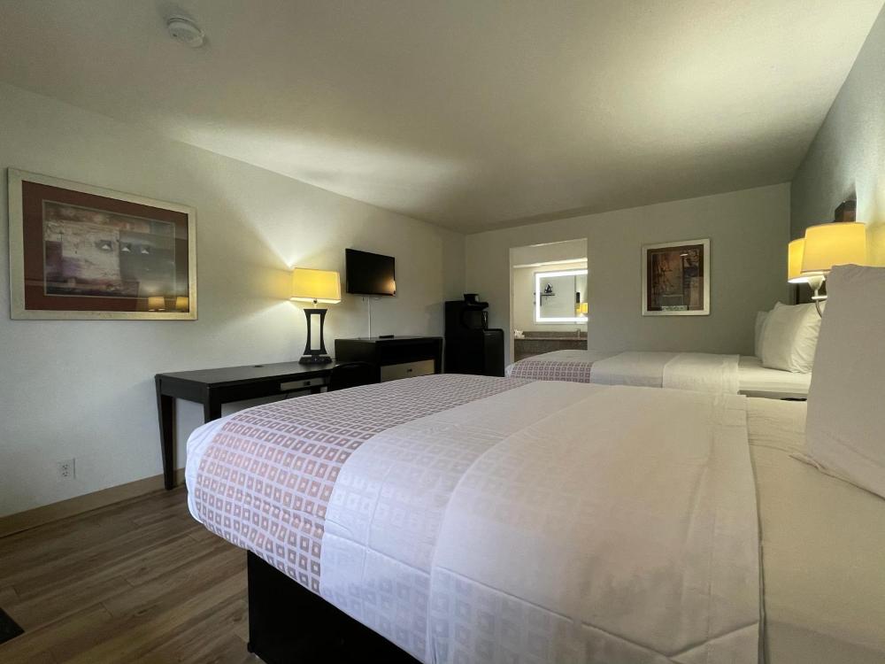 Queen Room with Two Queen Beds interior